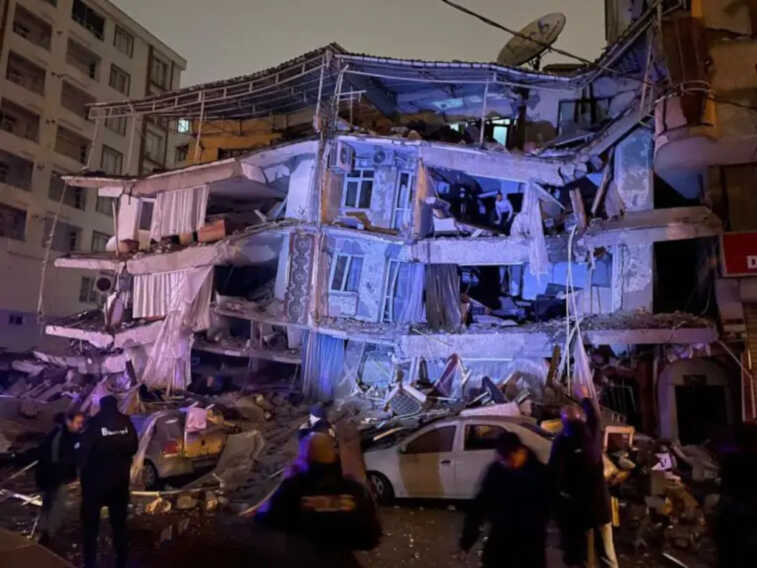 Terremoto di magnitudo 7.9 in Turchia: allerta tsunami, poi rientrata, anche in Puglia
