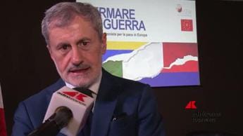 Galleria foto 'Ucraina, Alemanno a fiaccolata in Campidoglio: “Mobilitazione trasversale contro la guerra”' - foto 1