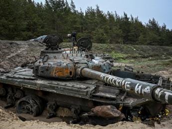 Ucraina, esercito Russia ha dimezzato i suoi tank: lo studio