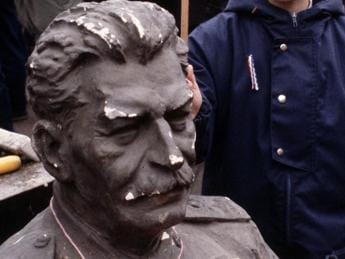 Galleria foto 'Ucraina, inaugurato busto Stalin a Volograd: “Nessun passo indietro come a Stalingrado”' - foto 1