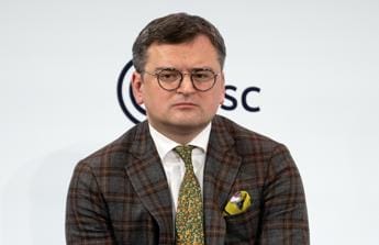 Ucraina, Kuleba: “Avremo jet dagli alleati, è solo questione di tempo”