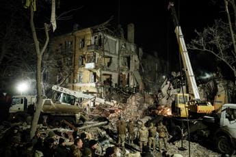 Galleria foto 'Ucraina, raid Russia su Kramatorsk: vittime. Von der Leyen a Kiev' - foto 1