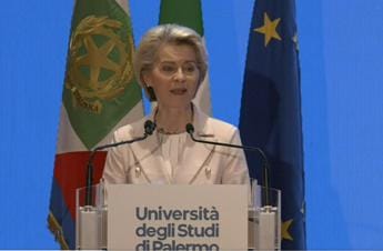 Galleria foto 'Ucraina, von der Leyen: “Kiev combatte per i valori Ue, siamo al suo fianco”' - foto 1