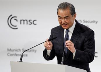 Ucraina, Wang a Blinken: “Usa non gettino benzina sul fuoco”