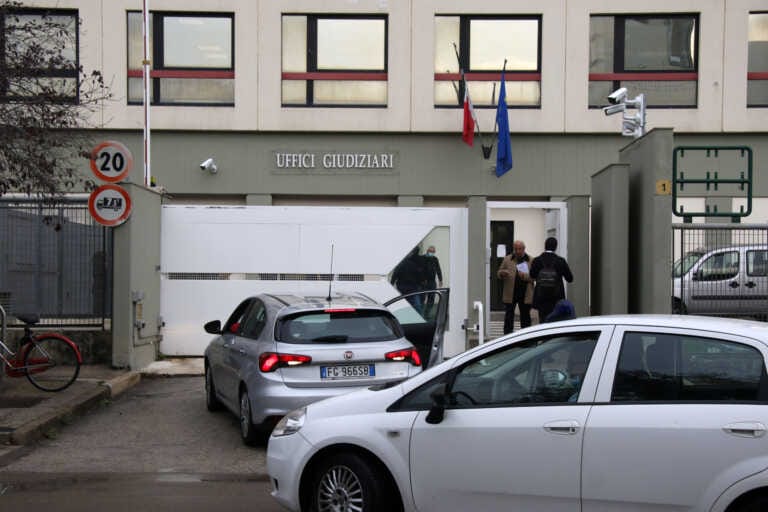 Acquaviva, 43enne accoltellata dal marito: l’uomo resta in carcere, era già a processo per maltrattamenti