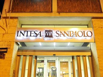 Galleria foto 'Uscita ‘ordinata’ dalla Russia, l’effetto sui conti di Intesa Sp e Unicredit' - foto 1