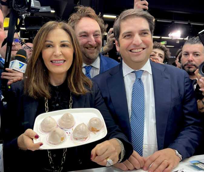 Santanché visita lo Stand Puglia alla Bit: «Avete imprenditori lungimiranti e una regione meravigliosa» – FOTO e VIDEO