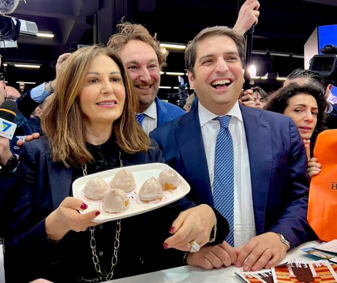 Santanché visita lo Stand Puglia alla Bit: «Avete imprenditori lungimiranti e una regione meravigliosa» – FOTO e VIDEO