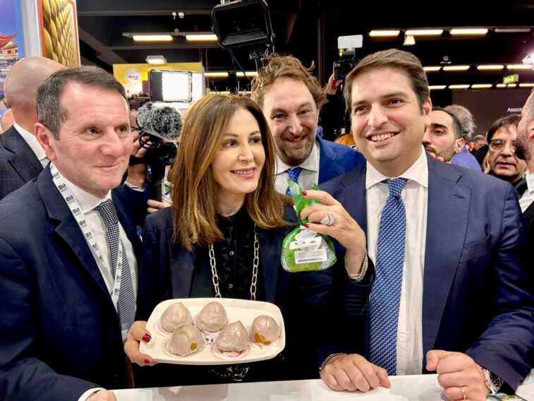Santanché visita lo Stand Puglia alla Bit: «Avete imprenditori lungimiranti e una regione meravigliosa» – FOTO e VIDEO