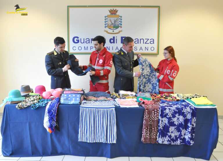 Fasano, la Guardia di finanza dona alla Croce rossa 450 capi di abbigliamento sequestrati