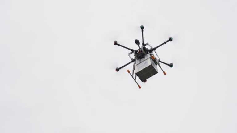 Galleria foto 'Primi voli in Italia con un drone per campioni di sangue da analizzare' - foto 1