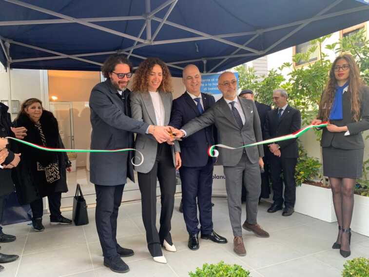Galleria foto 'Banca Mediolanum, nuovo ufficio dei consulenti finanziari a Paola' - foto 1