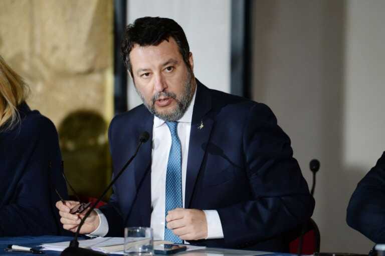 Galleria foto 'Salvini “Disgustoso ipotizzare che Guardia Costiera non salvi vite”' - foto 1