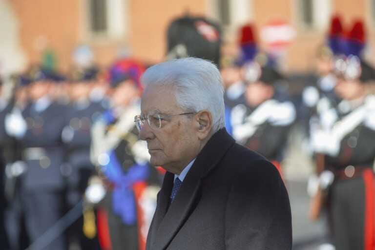 Galleria foto 'Covid, mattarella “Riconoscenza per chi ha lottato contro pericolo”' - foto 1