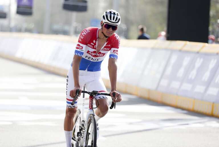 Galleria foto 'Van der Poel vince la 114^ Milano-Sanremo, Ganna secondo' - foto 1