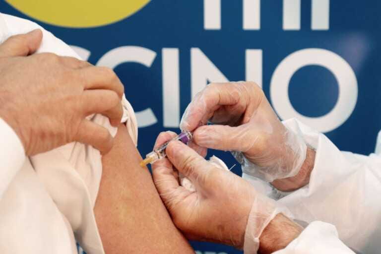 Galleria foto 'Influenza, la quota di anziani vaccinati non raggiunge la soglia Oms' - foto 1