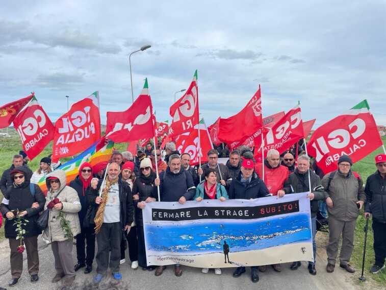 Cutro, centinaia di pugliesi alla manifestazione. La Cgil: «Un dovere esserci»