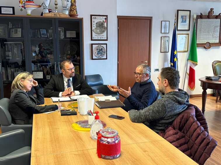 Galleria foto 'Matera, si lavora per i fuochi della Bruna sulla Murgia' - foto 1