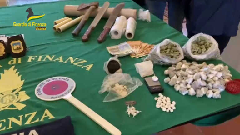 Galleria foto 'Arrestati a Vicenza tre nigeriani per spaccio di stupefacenti' - foto 1