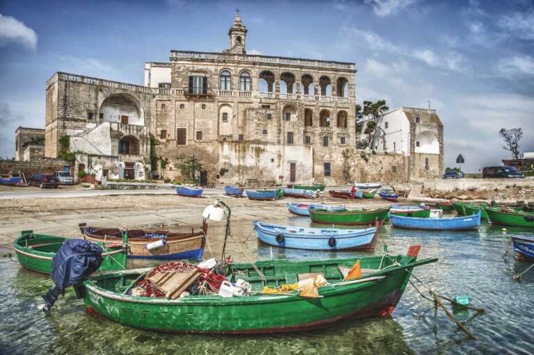 Turismo, è boom per la Puglia: prenotazioni su del 10%. Polignano, Gallipoli e Vieste al top