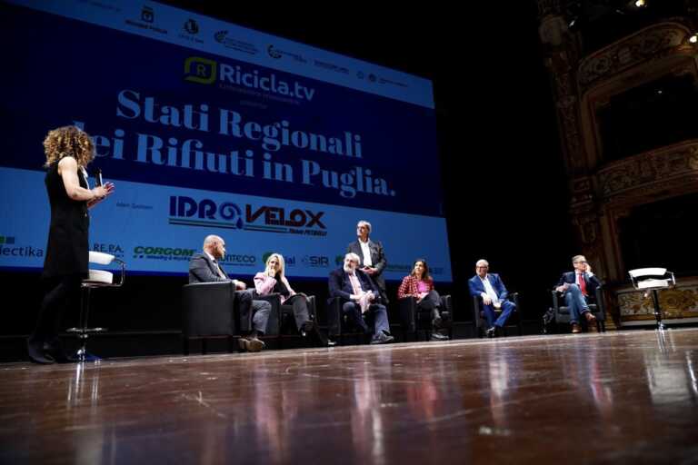 A Bari gli Stati generali dei rifiuti, Emiliano: «Aseco è un’alternativa pubblica alle difficoltà» – VIDEO