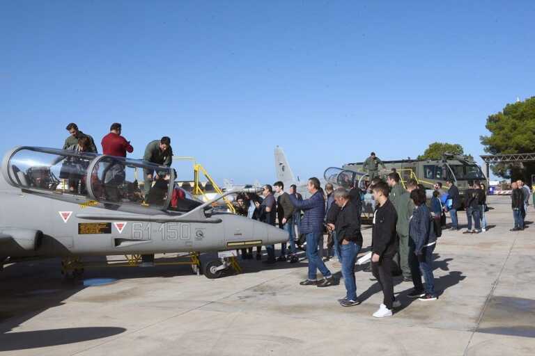 Galleria foto 'Cento anni dell’Aeronautica, Galatina pronta a festeggiare: hangar aperti al pubblico per beneficenza' - foto 4