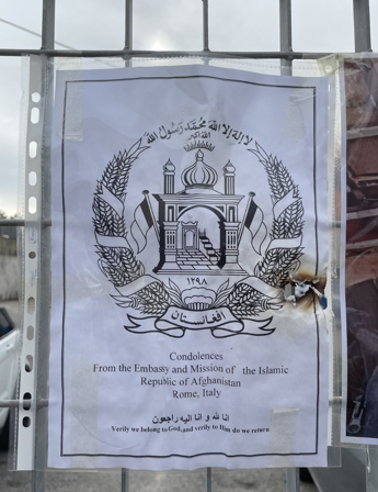 Galleria foto 'Alla camera ardente cartello condoglianze Ambasciata Afghanistan' - foto 1