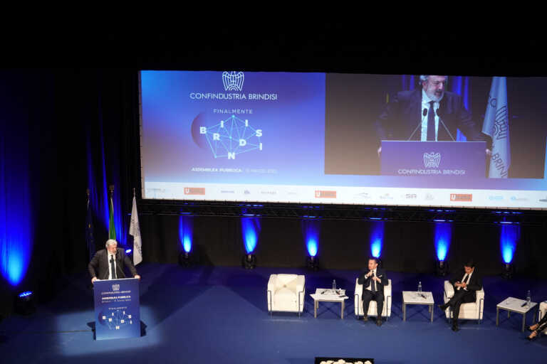 Emiliano all’assemblea di Confindustria Brindisi: «Il Governo stanzi i fondi di sviluppo e coesione» – VIDEO