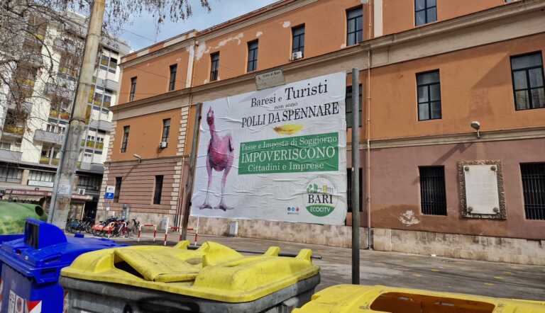 Ancora caos sulla tassa di soggiorno. La campagna di BariEcoCity: «Non siamo polli da spennare»