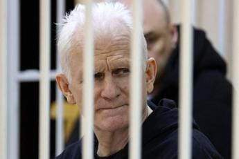 Galleria foto 'Bielorussia, condannato a 10 anni il premio Nobel Bialiatski' - foto 1