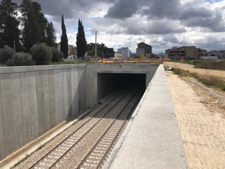 Interramento dei binari sulla linea Triggiano-Capurso, Maurodinoia: «Ricuciamo il tessuto urbano nei comuni» – FOTO