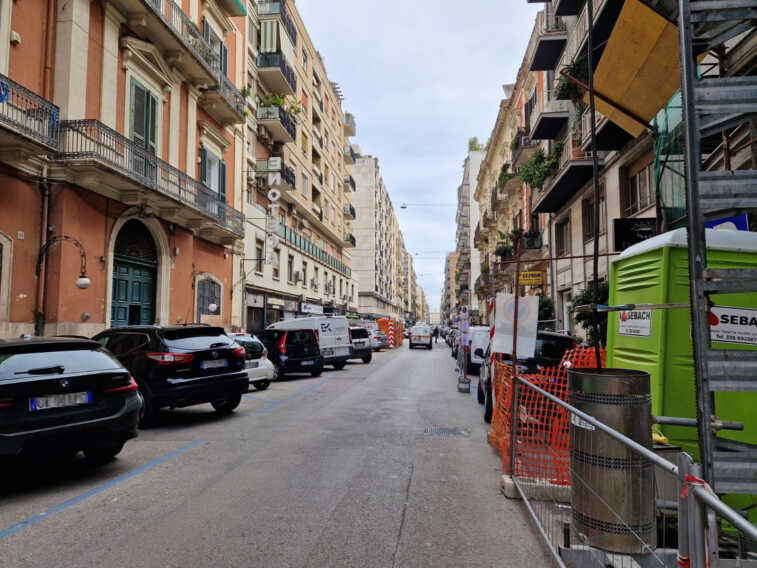 Bari, Libertà ostaggio dei cantieri. L’ira dei residenti: «Non c’è spazio nemmeno per le persone»
