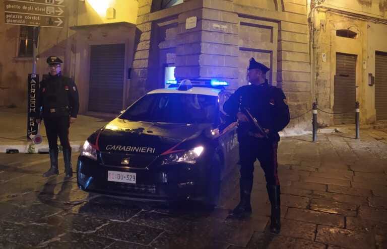 Punta la pistola contro due coetanei e spara in aria: denunciato un minorenne a Manduria