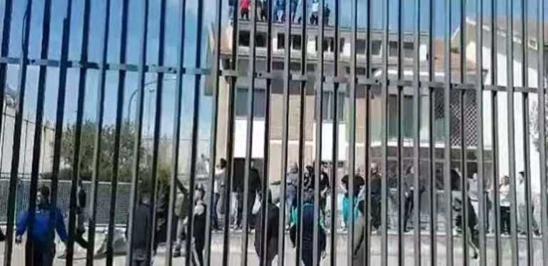 Devastazione e maxi evasione dal carcere di Foggia nel marzo 2022: arrestate altre 5 persone