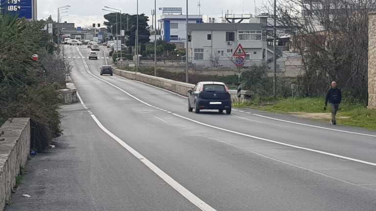 Galleria foto 'Niente cordoli e auto a tutta velocità: a Bari la pista ciclabile in via Buozzi fa paura – FOTO' - foto 1