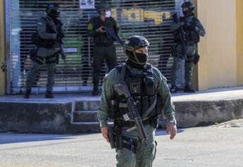 Galleria foto 'Colombia, liberati i 79 poliziotti presi in ostaggio in proteste' - foto 1
