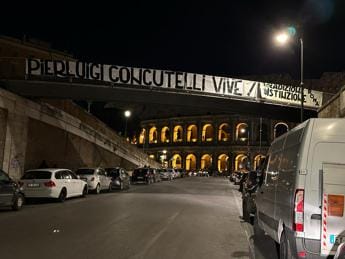 Galleria foto 'Concutelli, striscione a Roma a ‘firma’ gruppo ultras giallorosso' - foto 1
