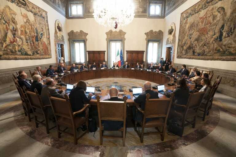 Se il Governo toglie ai poveri e dà ai ricchi