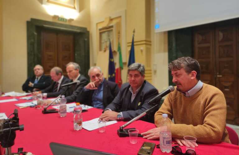Galleria foto 'Autonomia differenziata, se ne discute a Foggia. Bianchi (Svimez): «Anacronistico e in contrasto con la Costituzione»' - foto 1