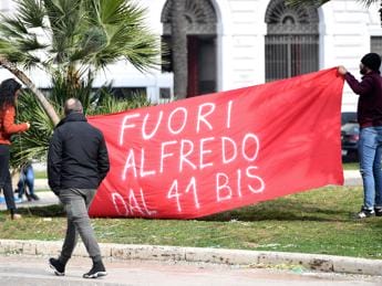 Galleria foto 'Cospito, difesa chiede domiciliari per motivi di salute' - foto 1