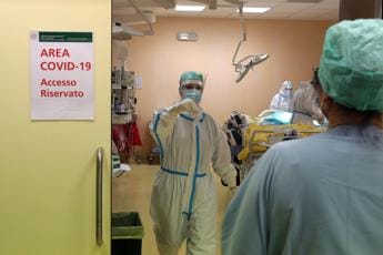 Galleria foto 'Covid Italia, report Fiaso: ricoveri di nuovo in calo' - foto 1