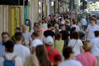 Galleria foto 'Covid oggi Italia, 23.730 casi e 212 decessi in ultima settimana' - foto 1