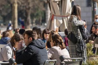 Galleria foto 'Covid oggi Italia, in calo tutti i dati negli ultimi 7 giorni' - foto 1