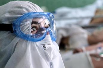 Galleria foto 'Covid oggi Italia, incidenza stabile e Rt in lieve calo: report Iss' - foto 1