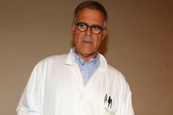 Galleria foto 'Covid, Zangrillo: “E’ morto, da 6 mesi non uso la mascherina neppure in ospedale”' - foto 1