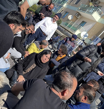 Galleria foto 'Crotone, protesta parenti vittime a camera ardente' - foto 1