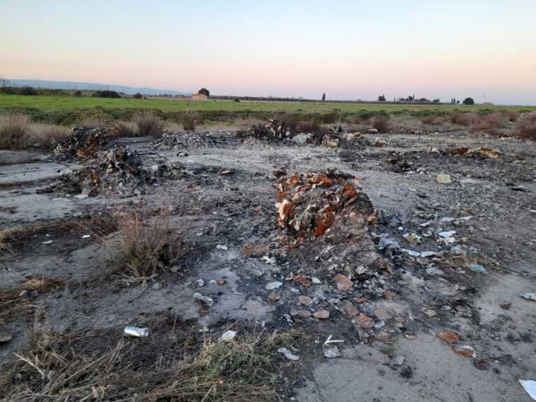 Galleria foto 'Borgo Mezzanone: una discarica abusiva a poca distanza dal “ghetto”' - foto 1
