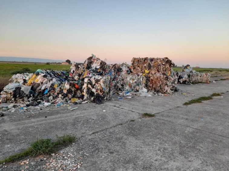 Borgo Mezzanone: una discarica abusiva a poca distanza dal “ghetto”