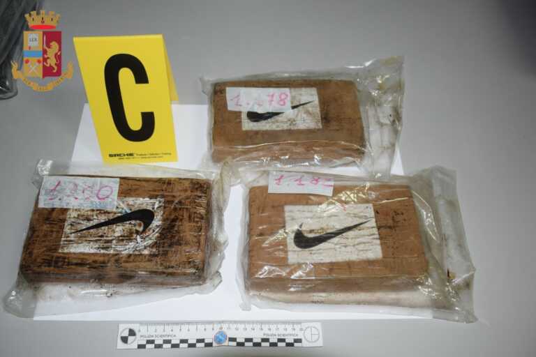 Trasportavano 12 chili di cocaina: fermati dalla polizia tentano la fuga, arrestato un 57enne a Copertino