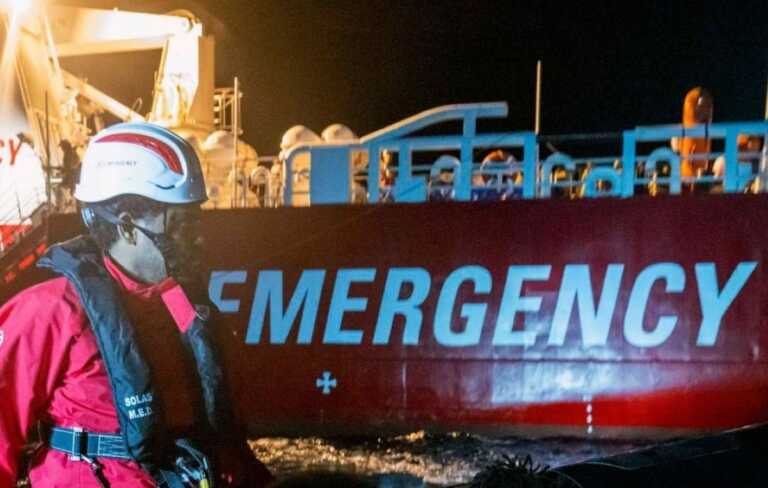 La Life Support in viaggio verso Brindisi, a bordo 105 migranti: «Molti con segni di violenze subite»